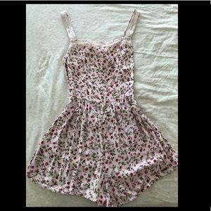🎉CLOSET CLEAR OUT🎉 A&F Pink floral romper